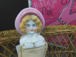 bonnet head pink face